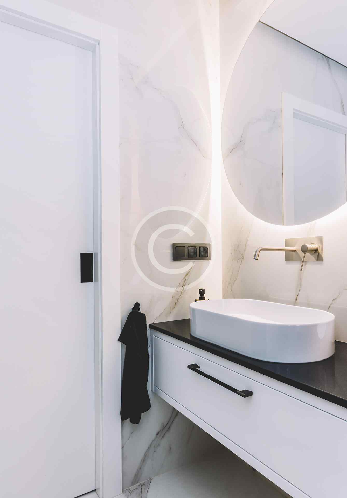 Led bathroom mirror